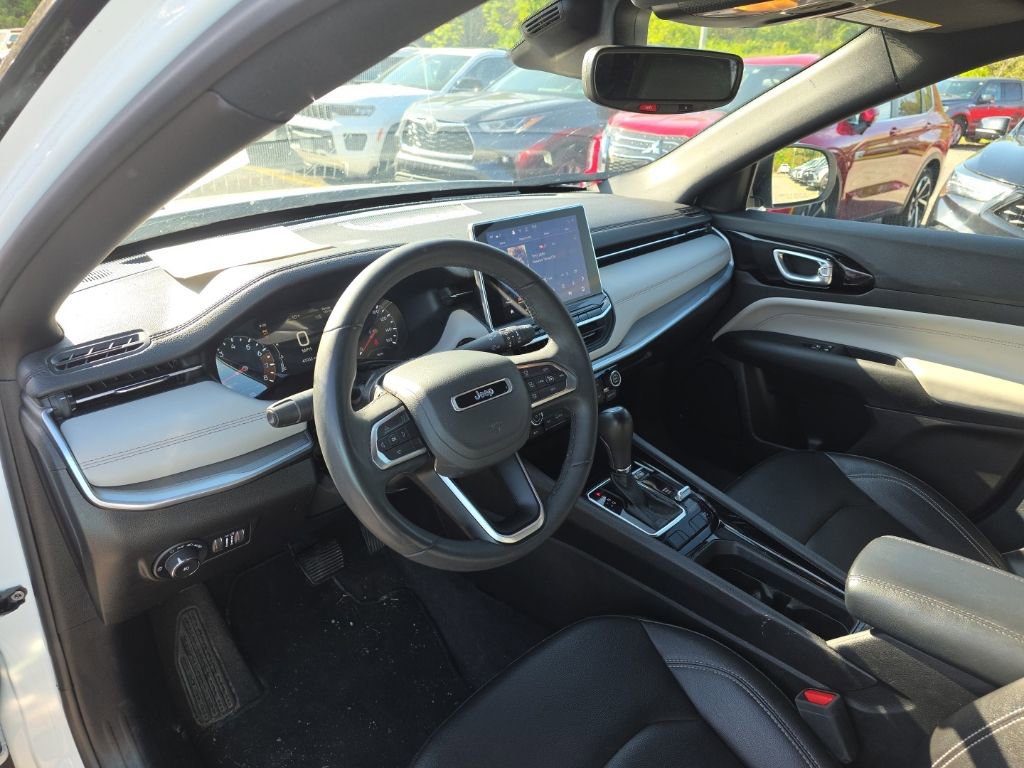 Used 2025 Jeep Compass Limited AWD/4WD image 12