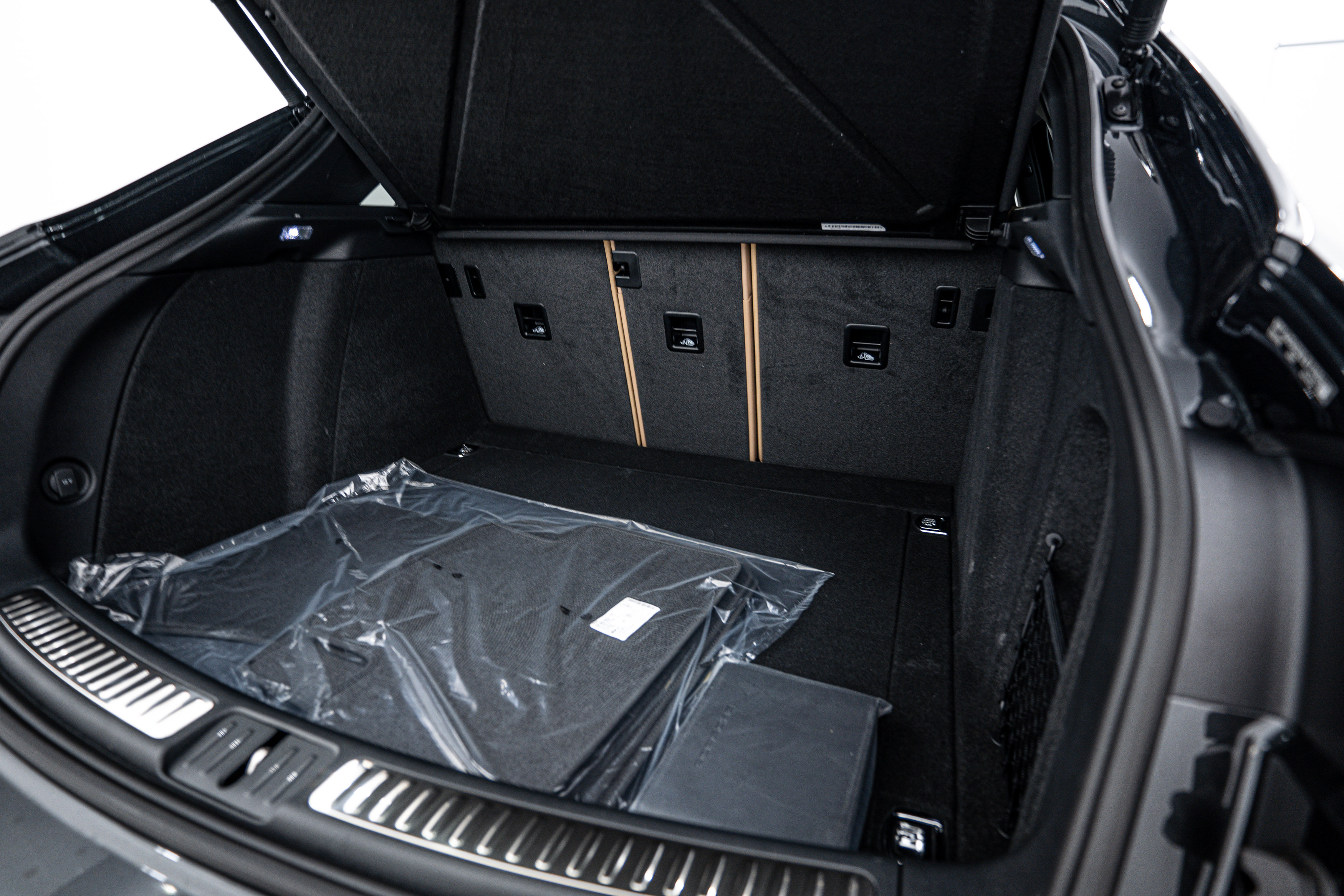 New 2025 Porsche Macan image 24