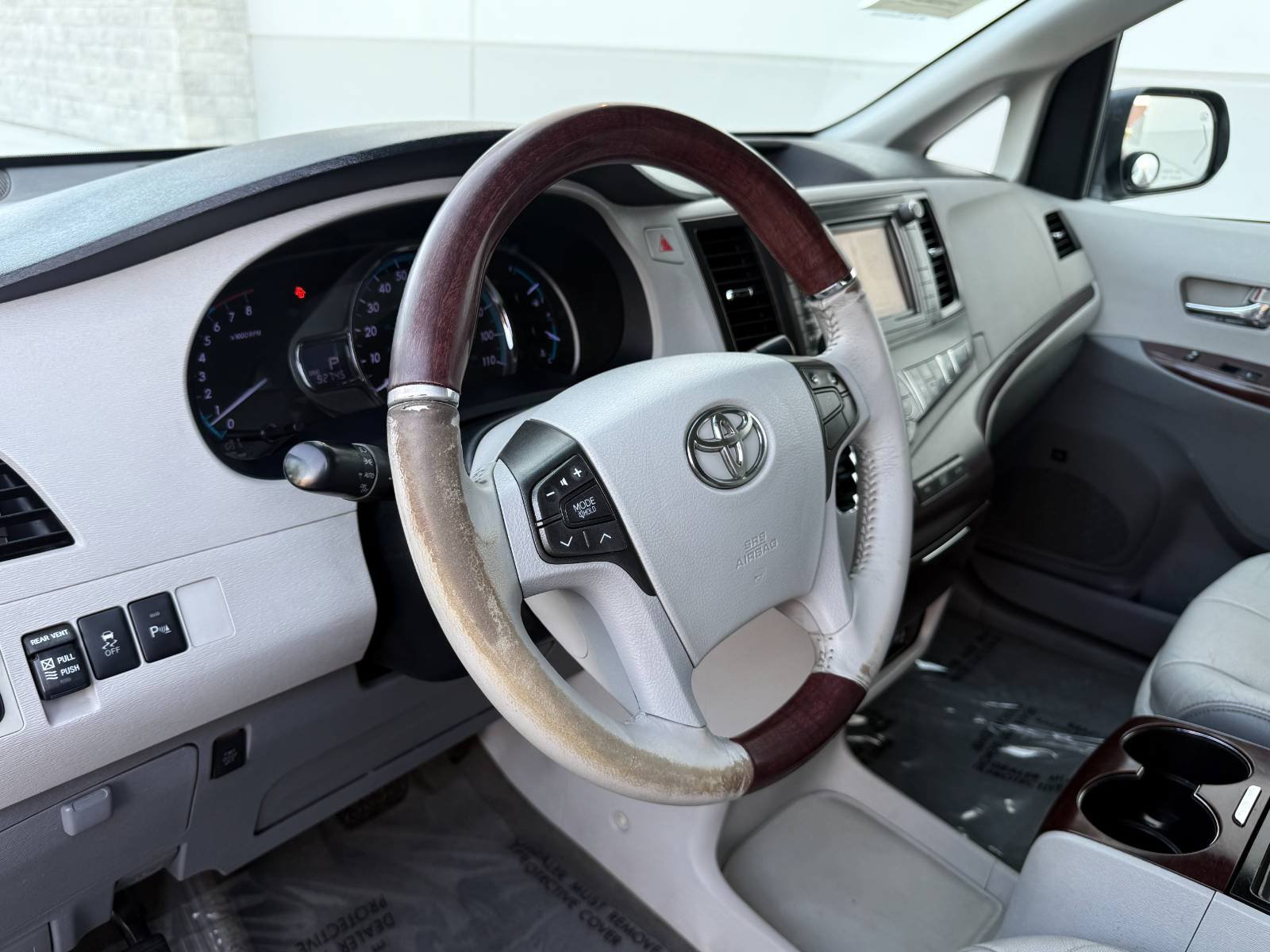 Used 2012 Toyota Sienna Limited w/ Premium Pkg FWD image 22