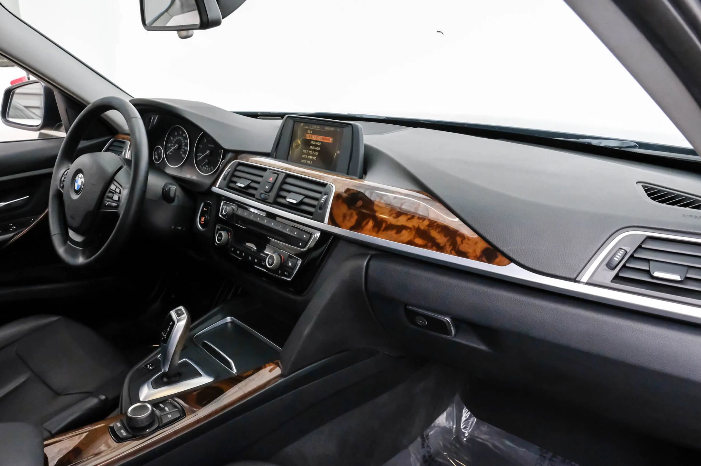 Used 2016 BMW 320i xDrive Sedan AWD/4WD image 21