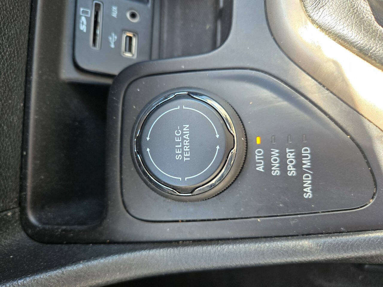 Used 2016 Jeep Cherokee Limited w/ Luxury Group AWD/4WD image 48