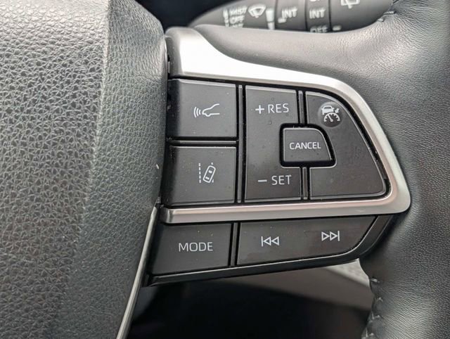 Used 2023 Toyota Highlander Limited FWD image 27