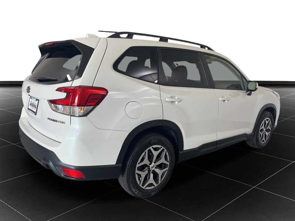 Used 2023 Subaru Forester Premium image 5