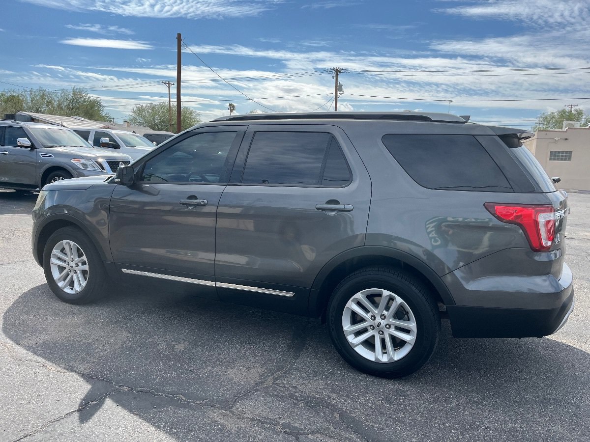 Used 2016 Ford Explorer XLT w/ Equipment Group 202A FWD image 8