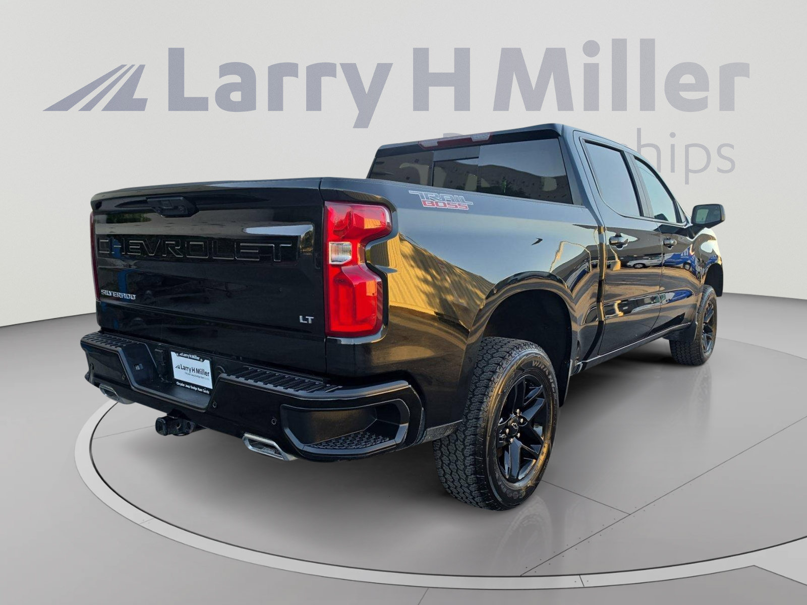 Used 2024 Chevrolet Silverado 1500 LT Trail Boss w/ LT Trail Boss Premium Package AWD/4WD image 5