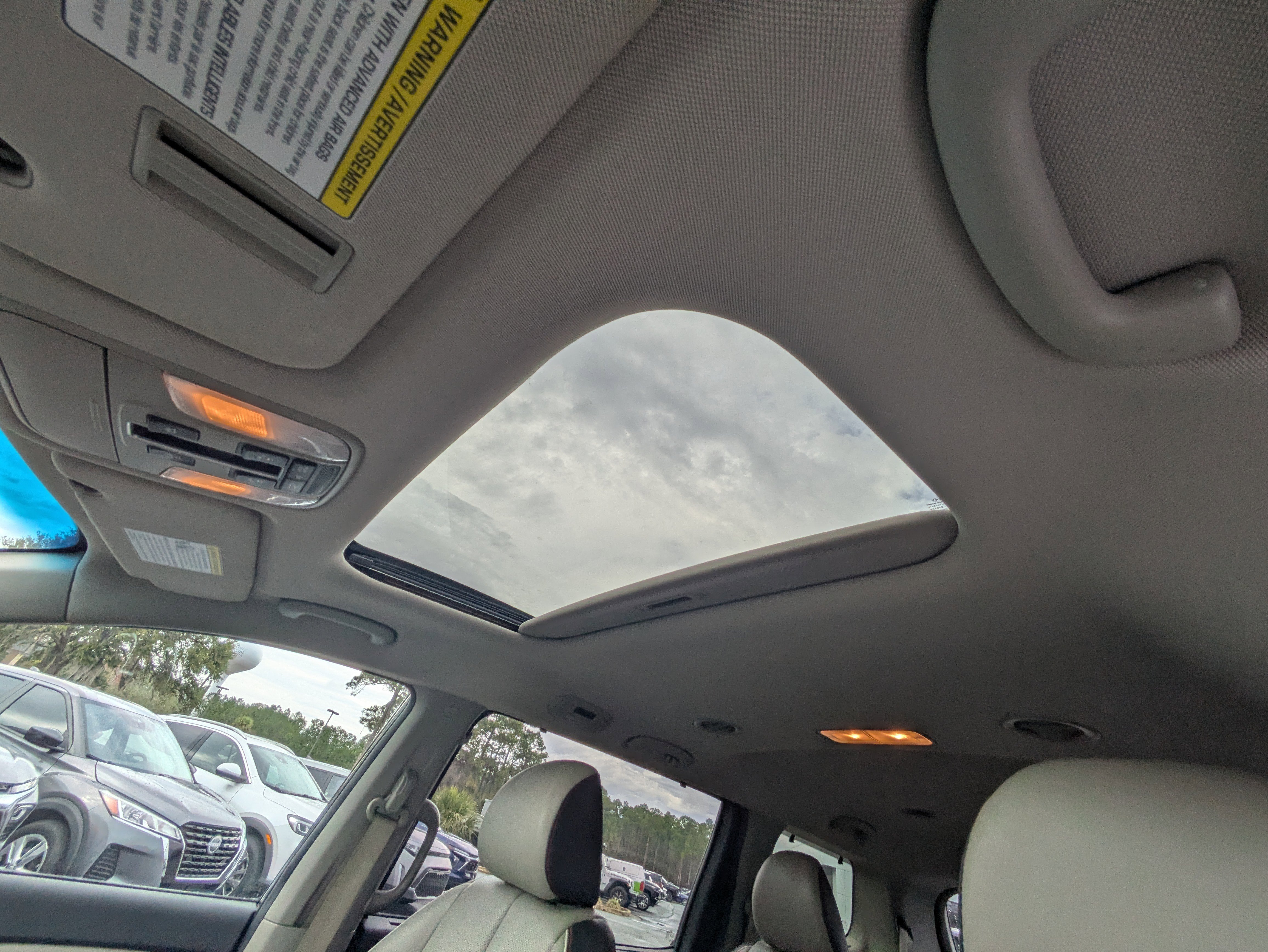 Used 2020 Kia Sedona SX image 16