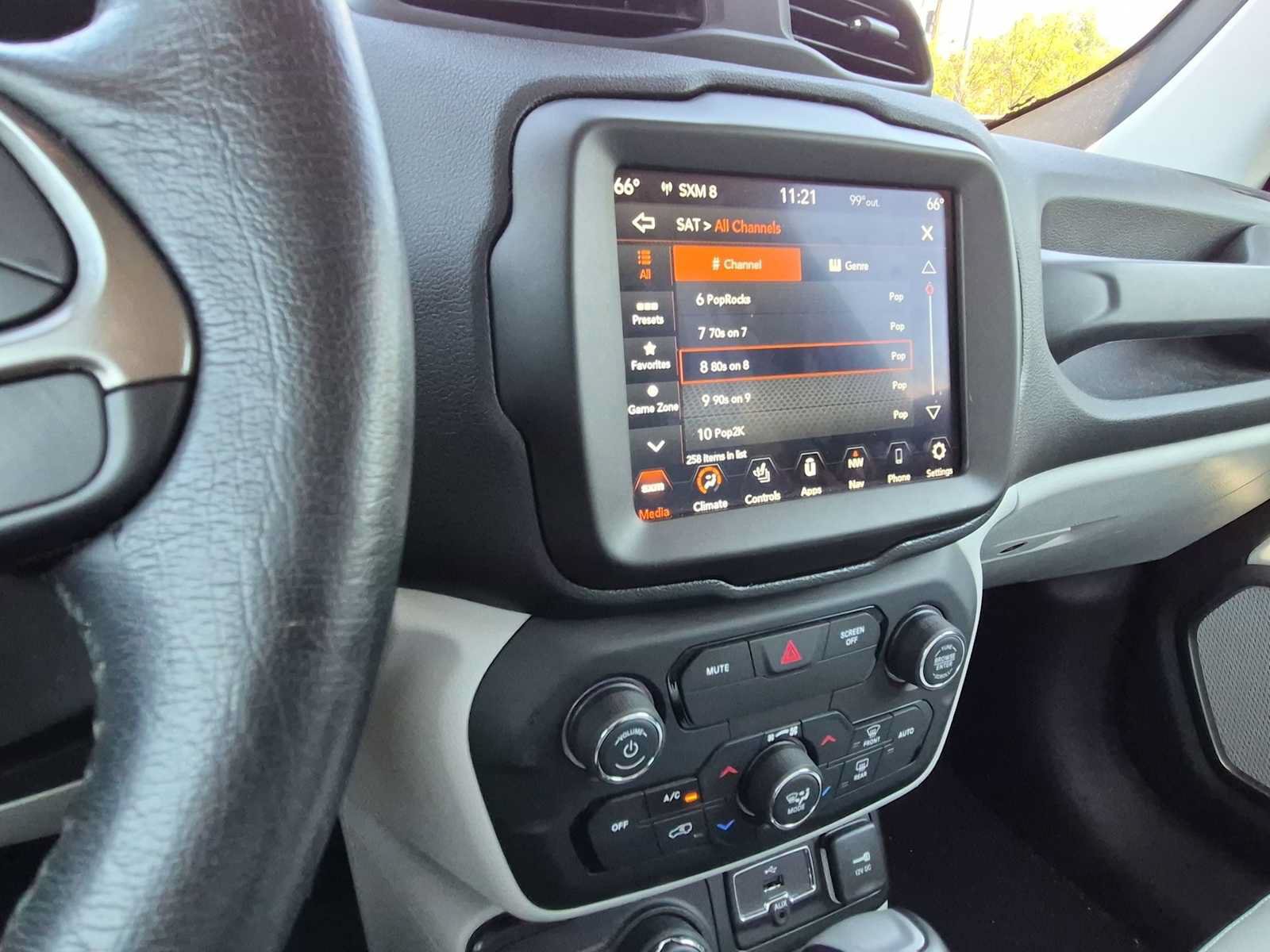 Used 2020 Jeep Renegade Limited w/ UConnect 8.4 Nav Group AWD/4WD image 28