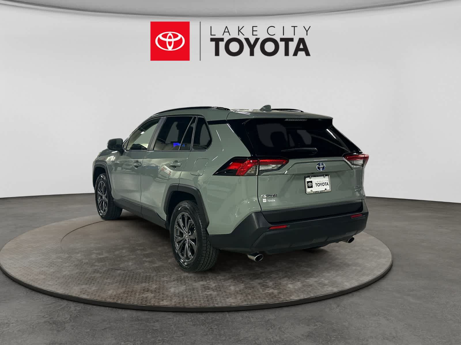 Used 2023 Toyota RAV4 XLE Premium AWD/4WD image 5