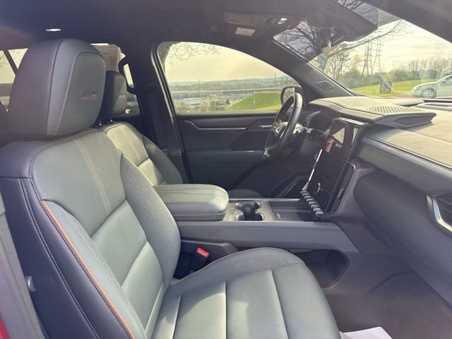 Used 2024 GMC Acadia AT4 w/ Luxury Package AWD/4WD image 10