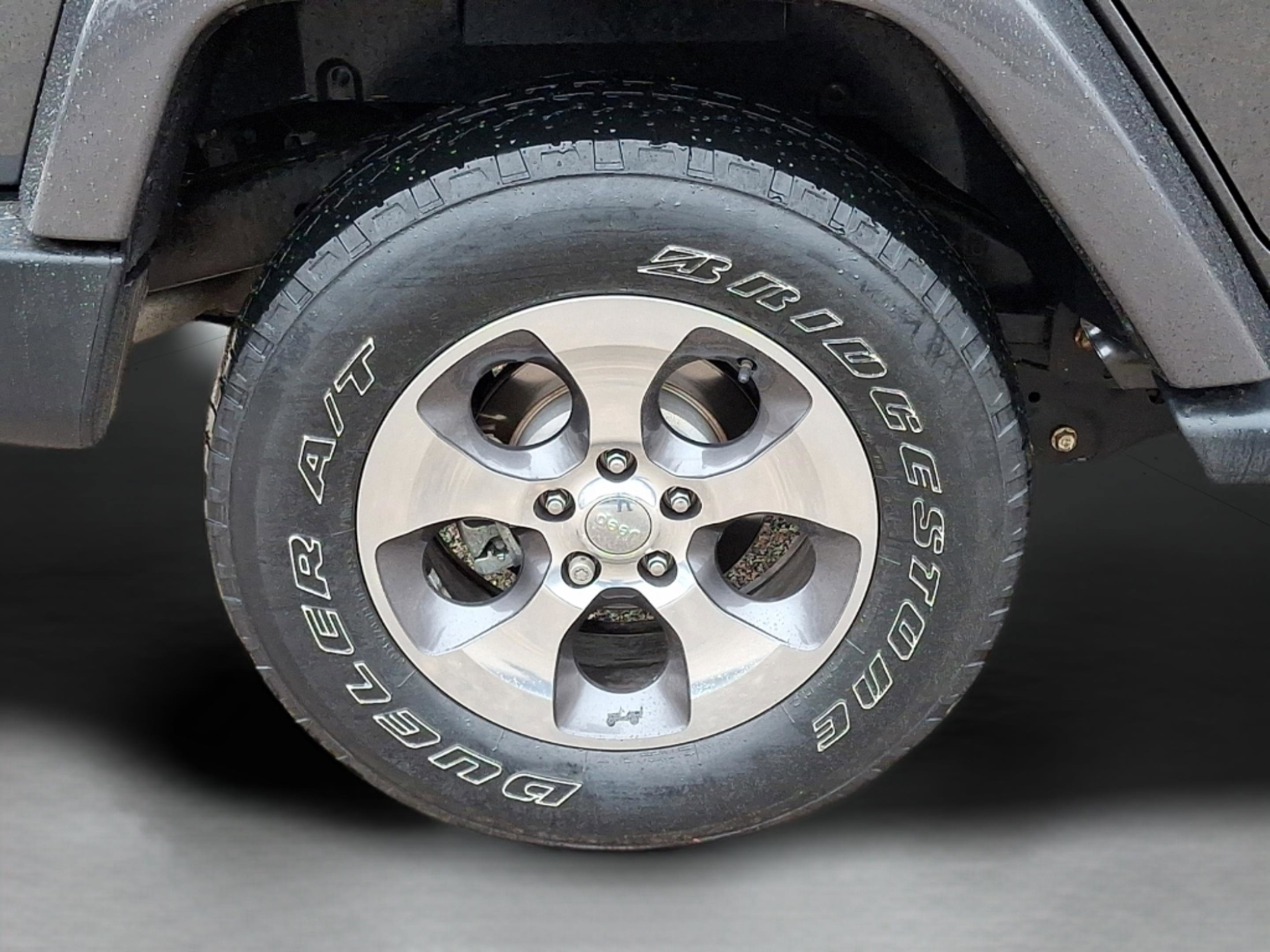 Certified 2017 Jeep Wrangler Unlimited Sahara w/ Connectivity Group image 30