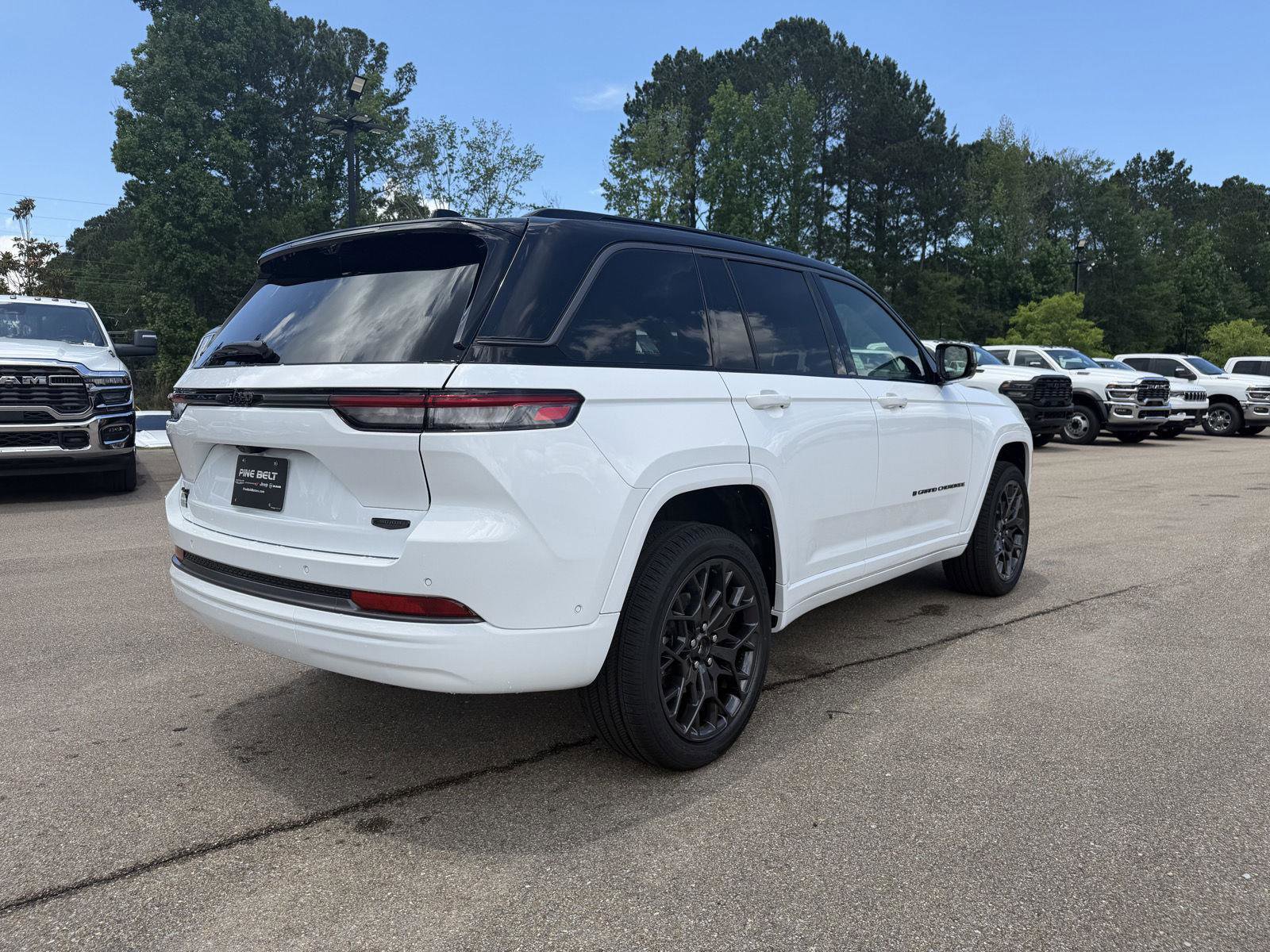 New 2026 Jeep Grand Cherokee Summit w/ Obsidian Package AWD/4WD image 6