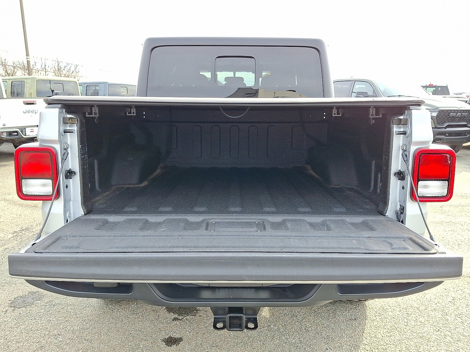 Used 2022 Jeep Gladiator Willys image 28