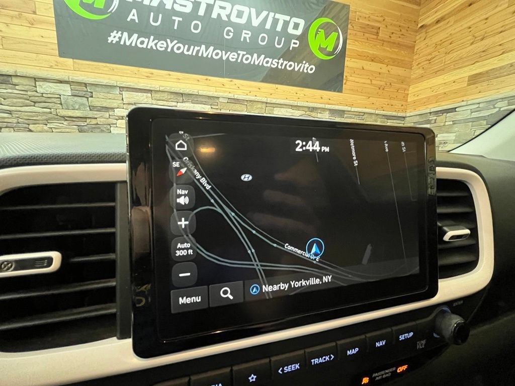 Used 2024 Hyundai Venue Limited FWD image 36