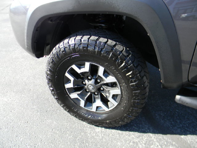Certified 2023 Toyota Tacoma TRD Off-Road AWD/4WD image 11