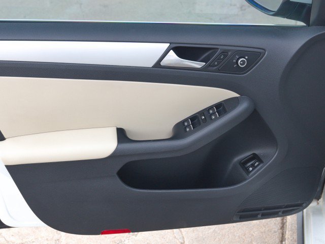 Used 2013 Volkswagen Jetta SEL FWD image 12
