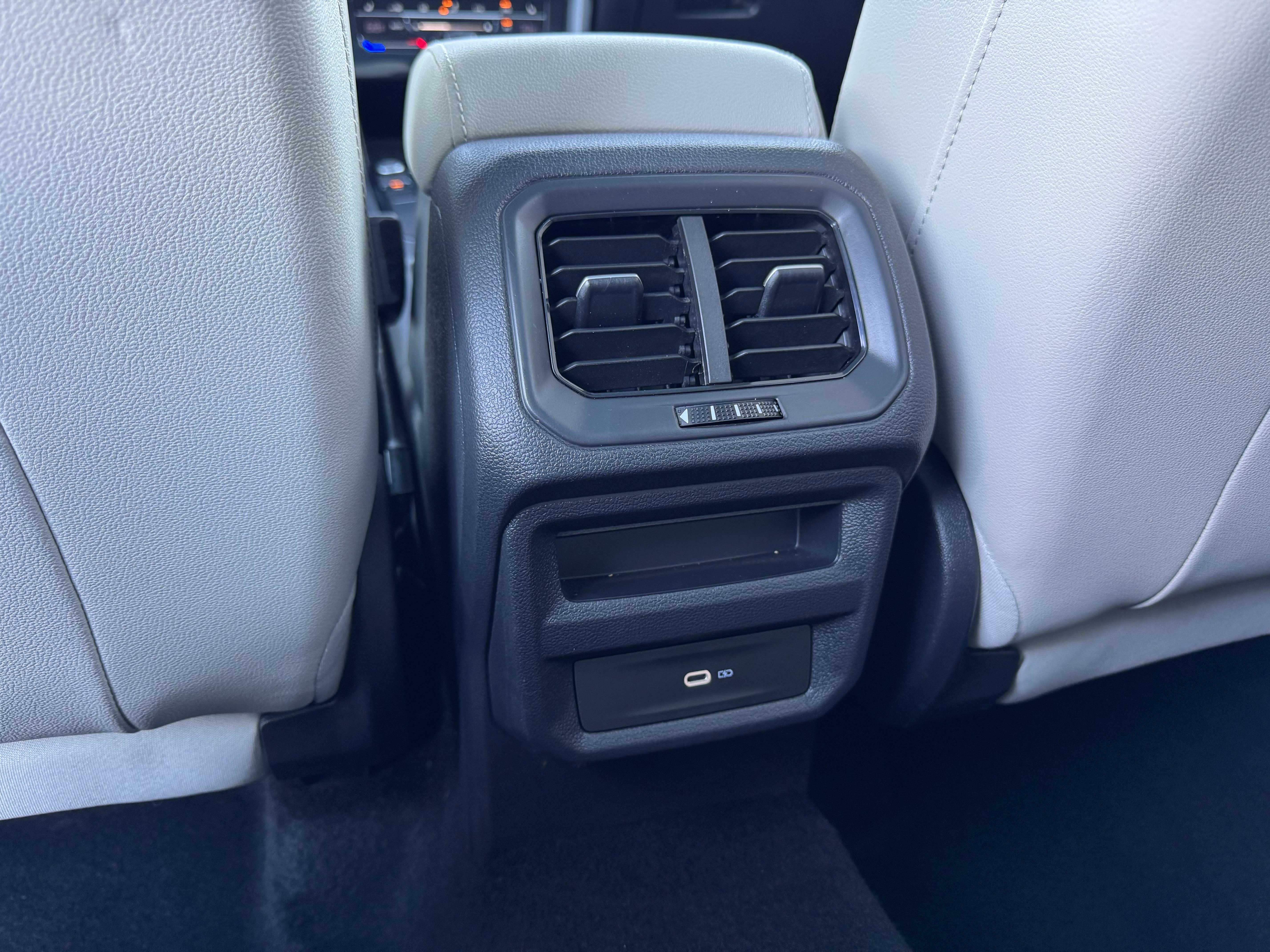 Certified 2025 Volkswagen Taos SE image 33