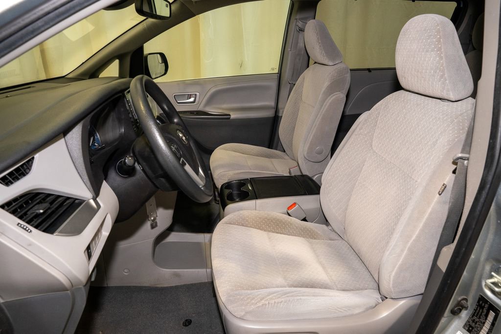 Used 2020 Toyota Sienna LE image 10