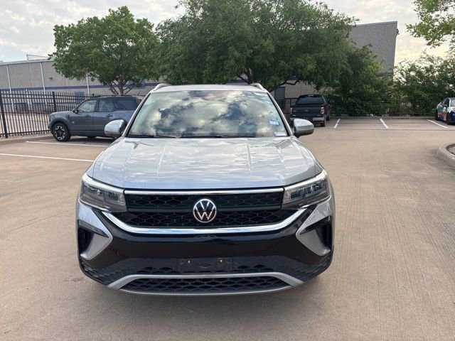 Used 2022 Volkswagen Taos SE image 2
