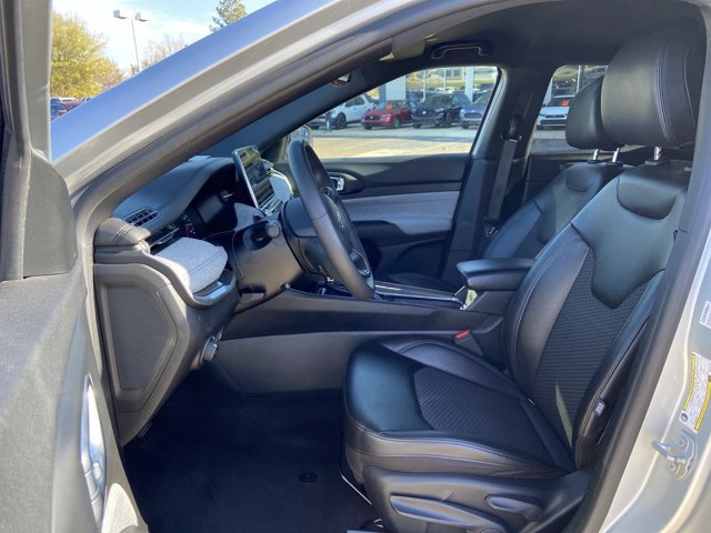 Used 2024 Jeep Compass Latitude image 32