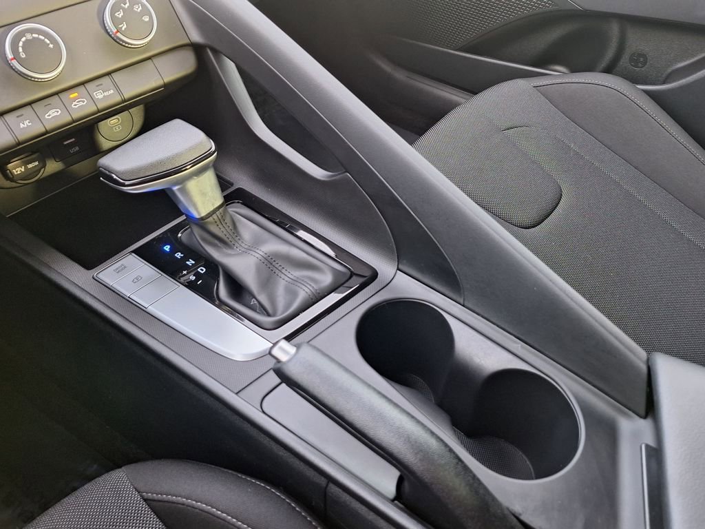 Certified 2025 Hyundai Elantra SE image 21