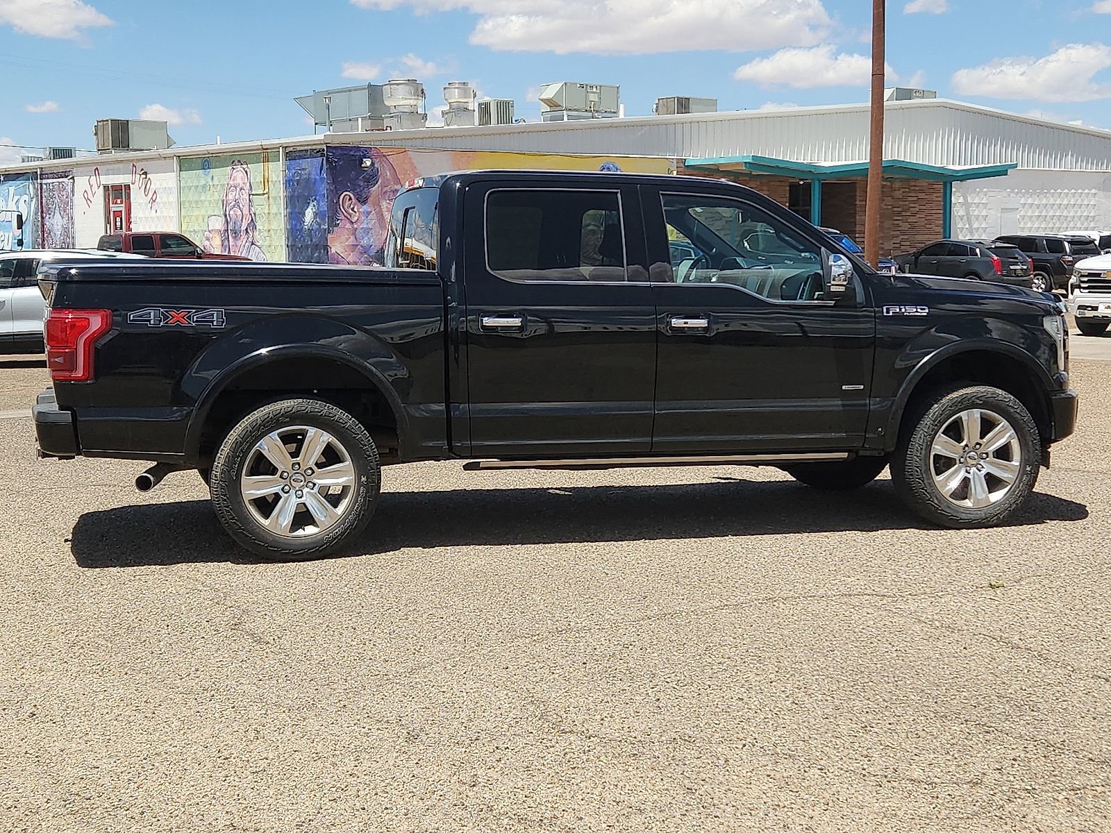 Used 2016 Ford F150 Platinum w/ Equipment Group 701A Luxury AWD/4WD image 3