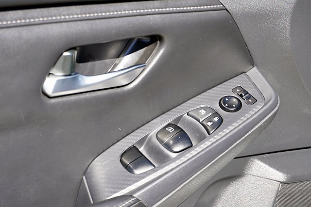 Used 2024 Nissan Sentra SV FWD image 32
