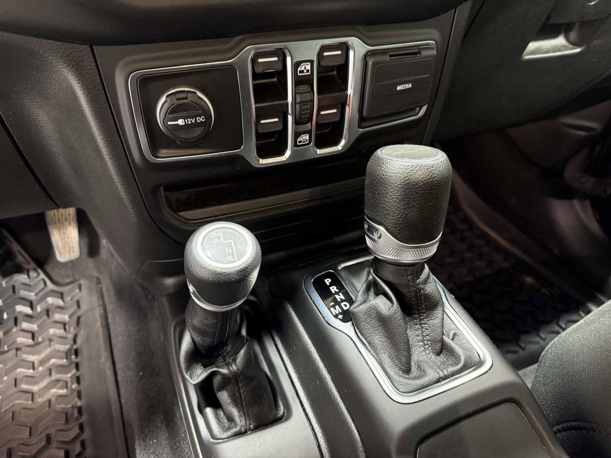 Used 2023 Jeep Gladiator Sport image 12