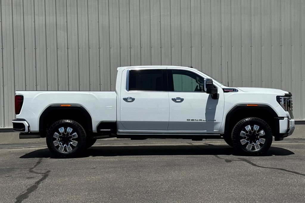 Used 2025 GMC Sierra 2500 Denali w/ Max Trailering Package AWD/4WD image 3