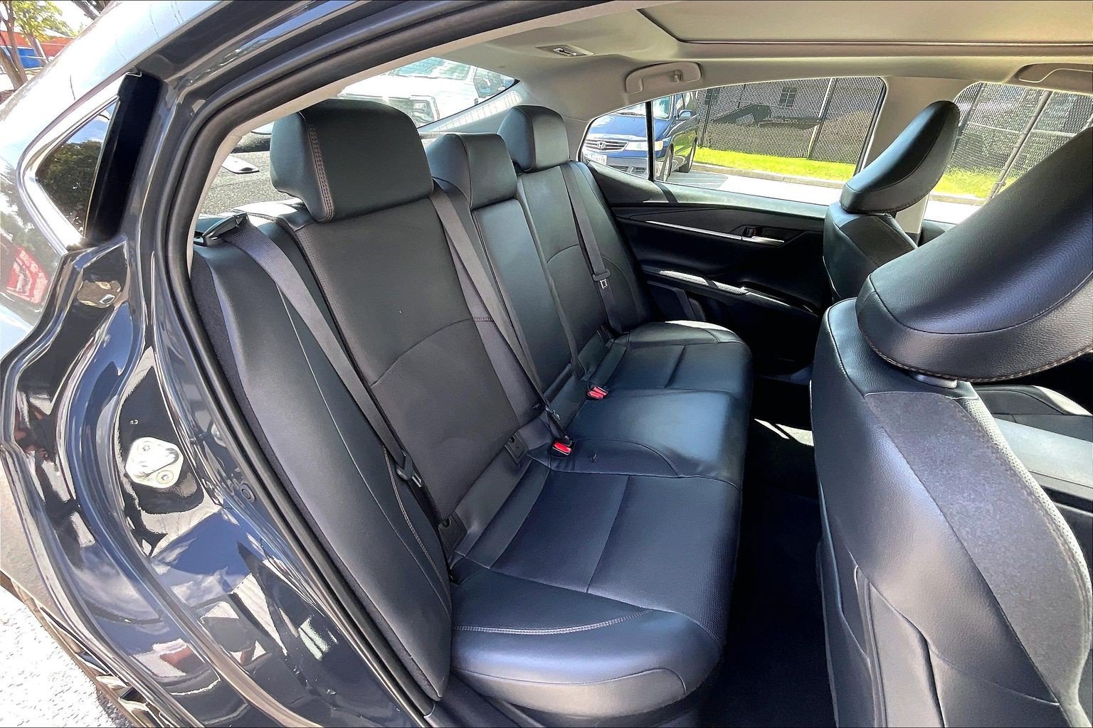 Used 2025 Toyota Camry XLE AWD/4WD image 32