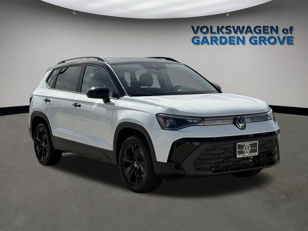 New 2026 Volkswagen Taos SE image 2