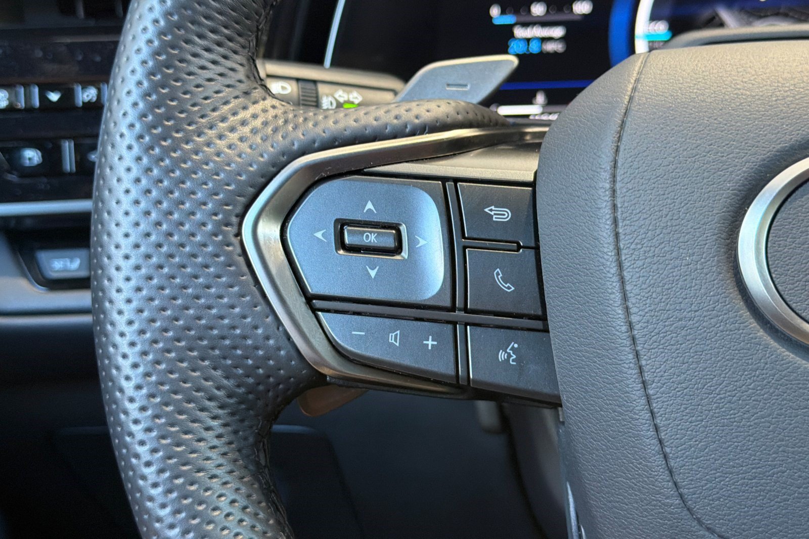 Certified 2025 Lexus TX 500h AWD w/ Technology Package image 32