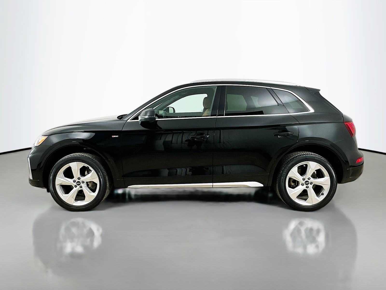 Used 2023 Audi Q5 2.0T Premium Plus w/ Premium Plus Package AWD/4WD image 8