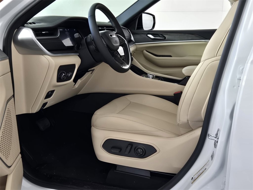 New 2025 Jeep Grand Cherokee Limited image 8