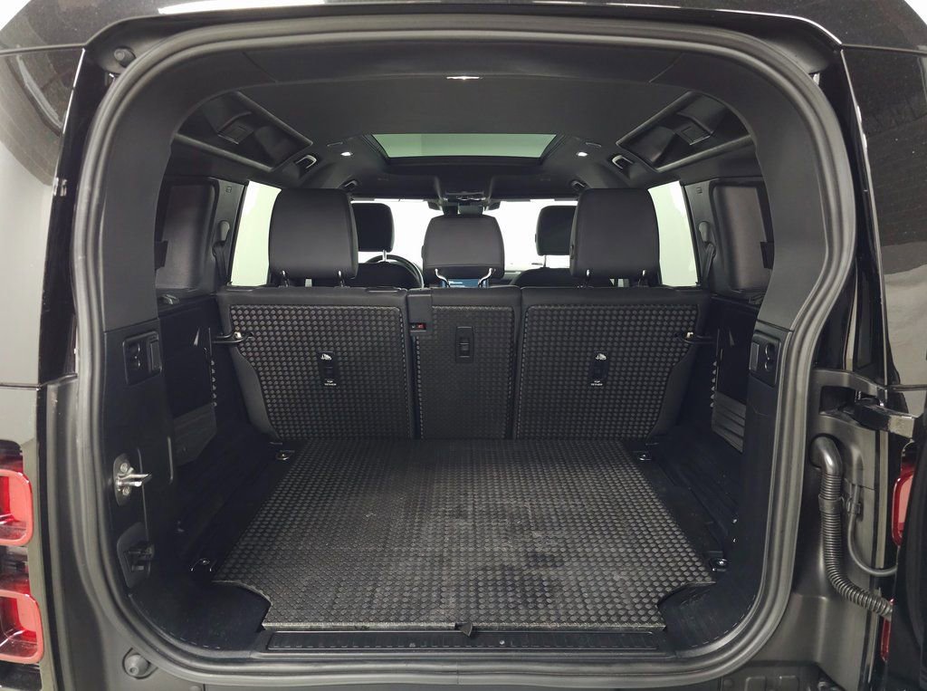 Used 2025 Land Rover Defender 110 S image 6