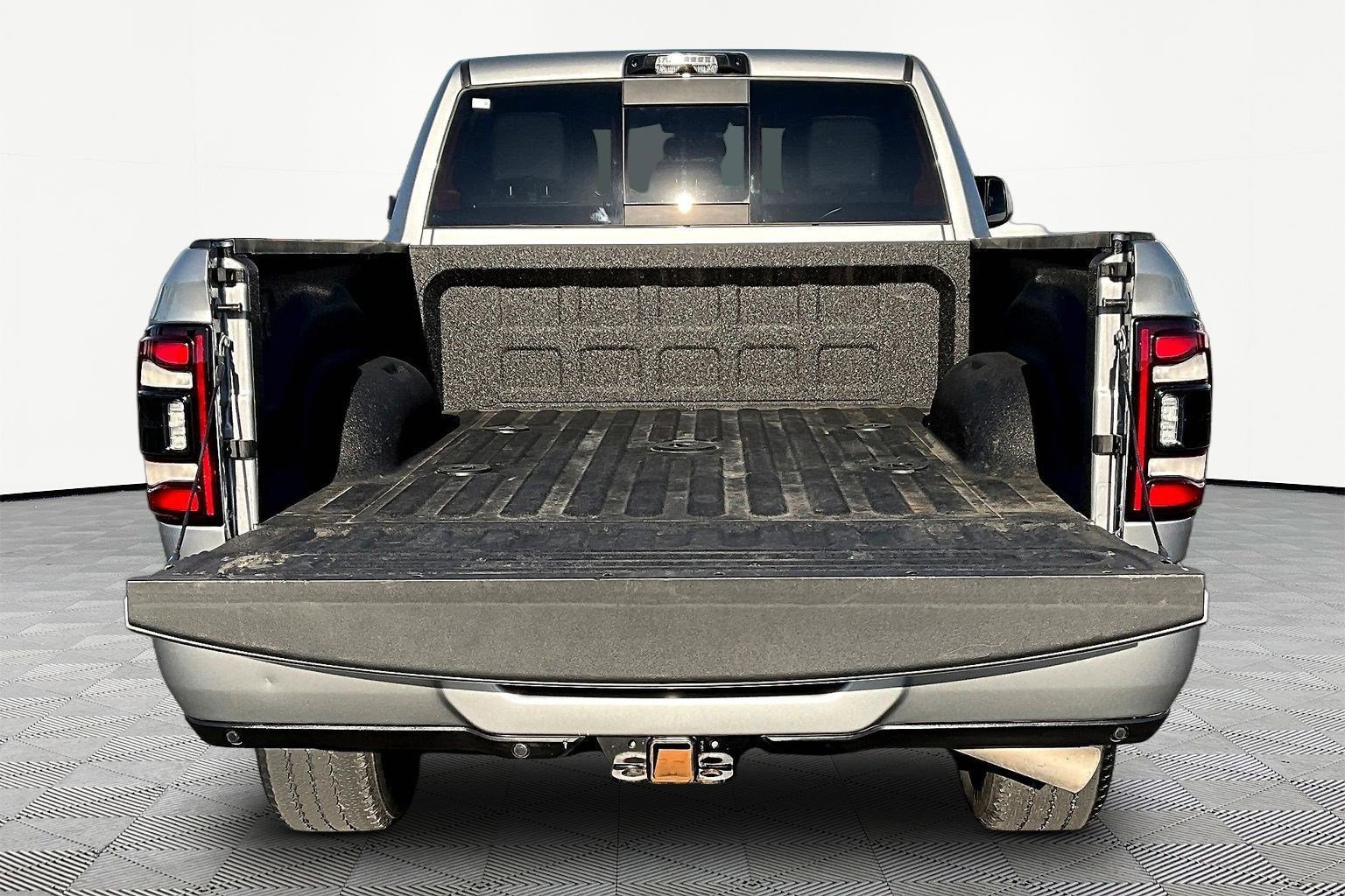 Used 2022 RAM 3500 Laramie w/ Night Edition AWD/4WD image 7