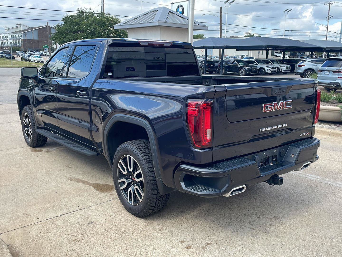 Used 2022 GMC Sierra 1500 AT4 w/ Technology Package AWD/4WD image 9