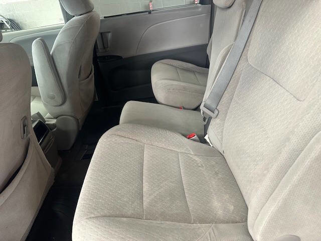 Used 2015 Toyota Sienna LE image 13