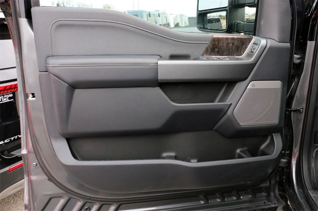 New 2026 Ford F250 Lariat w/ Black Appearance Package image 16