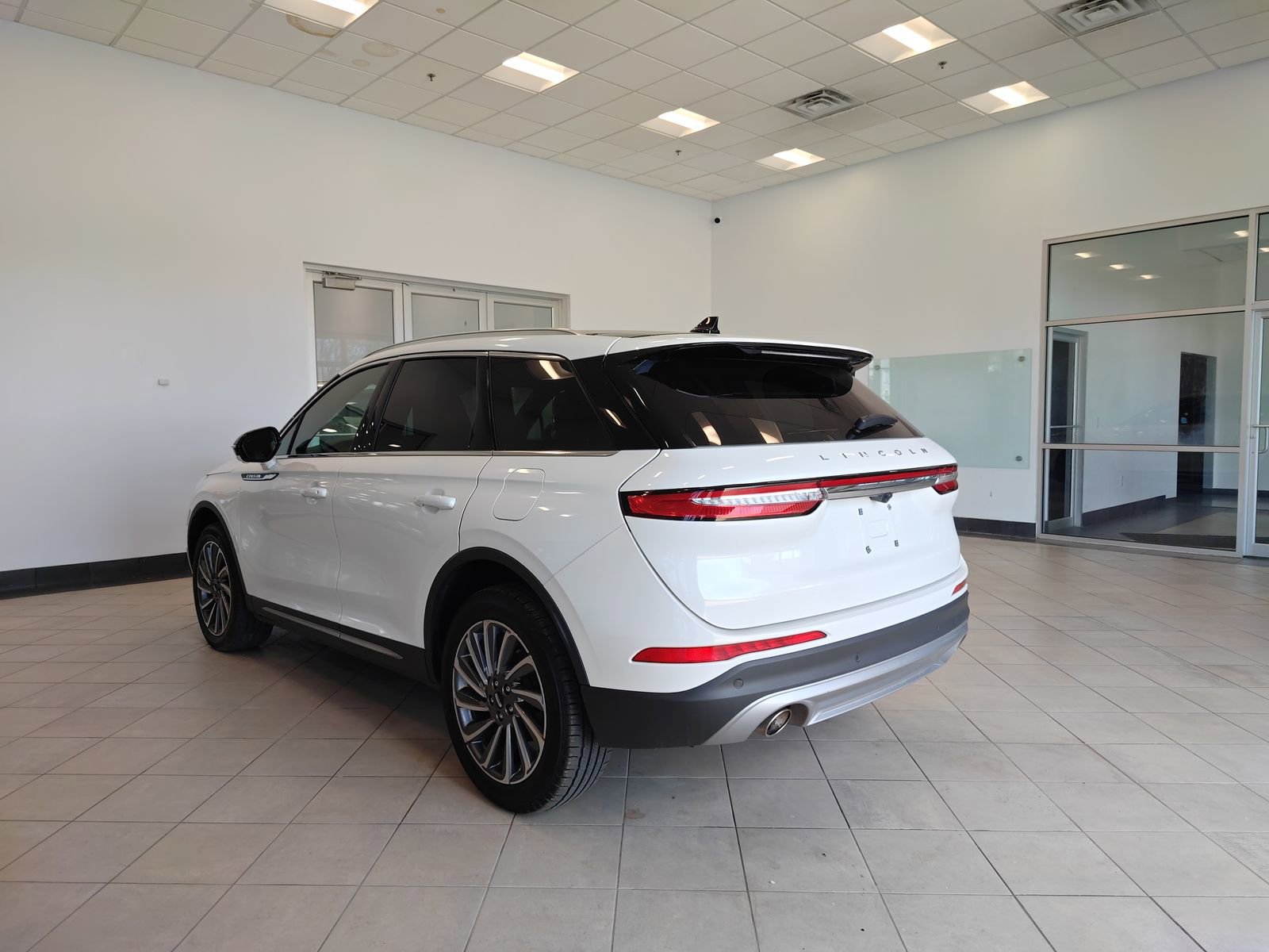 Used 2023 Lincoln Corsair Reserve w/ Equipment Group 201A image 5