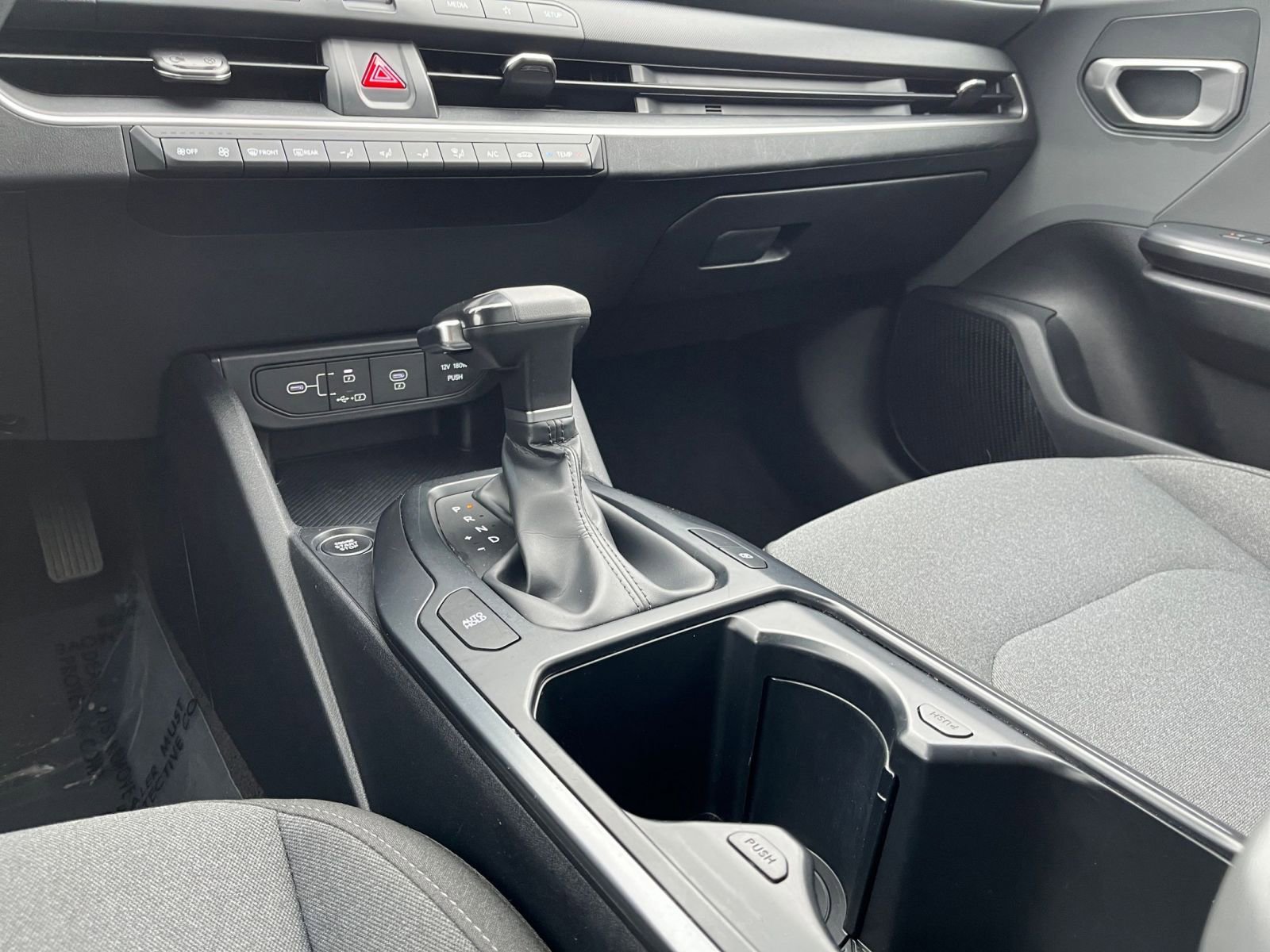 Used 2025 Kia K4 LXS image 40