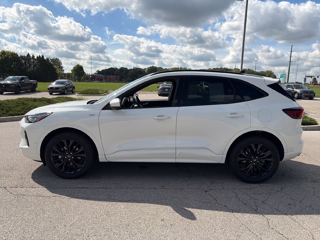 Used 2023 Ford Escape ST-Line Elite w/ Premium Technology Package AWD/4WD image 4