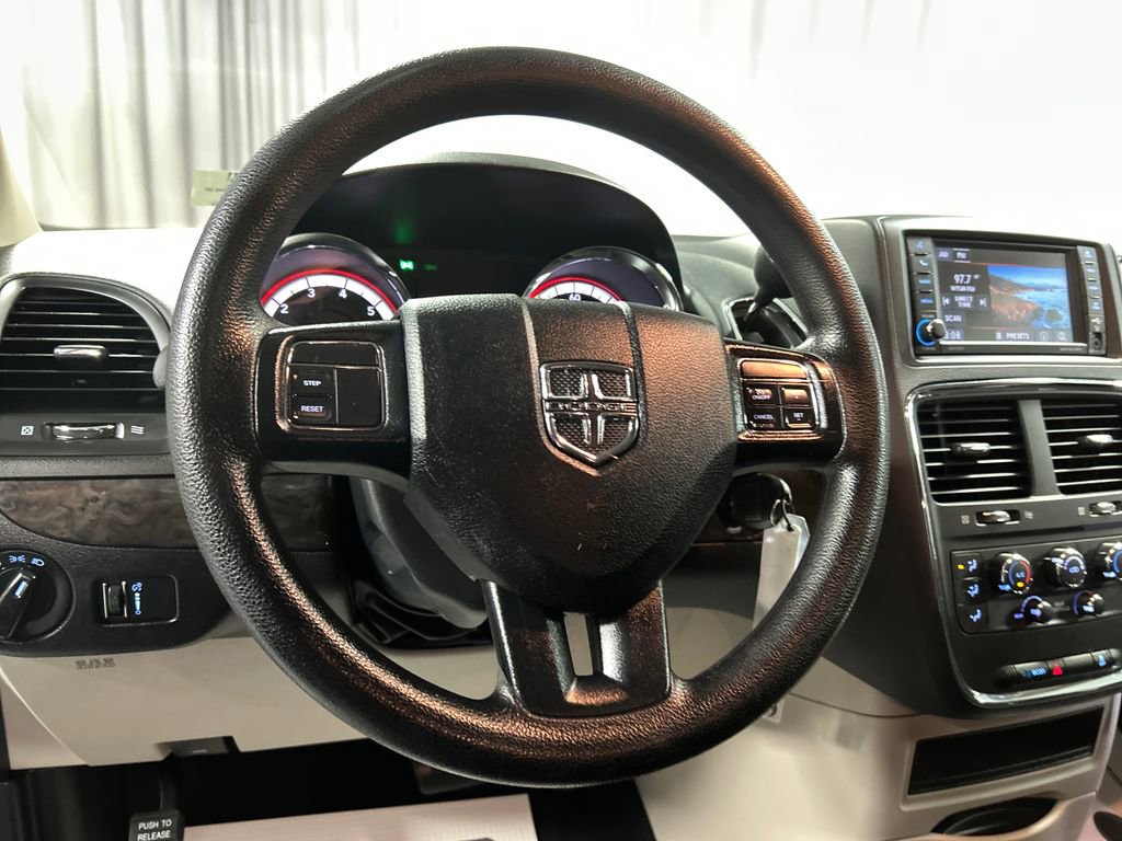 Used 2018 Dodge Grand Caravan SE image 14
