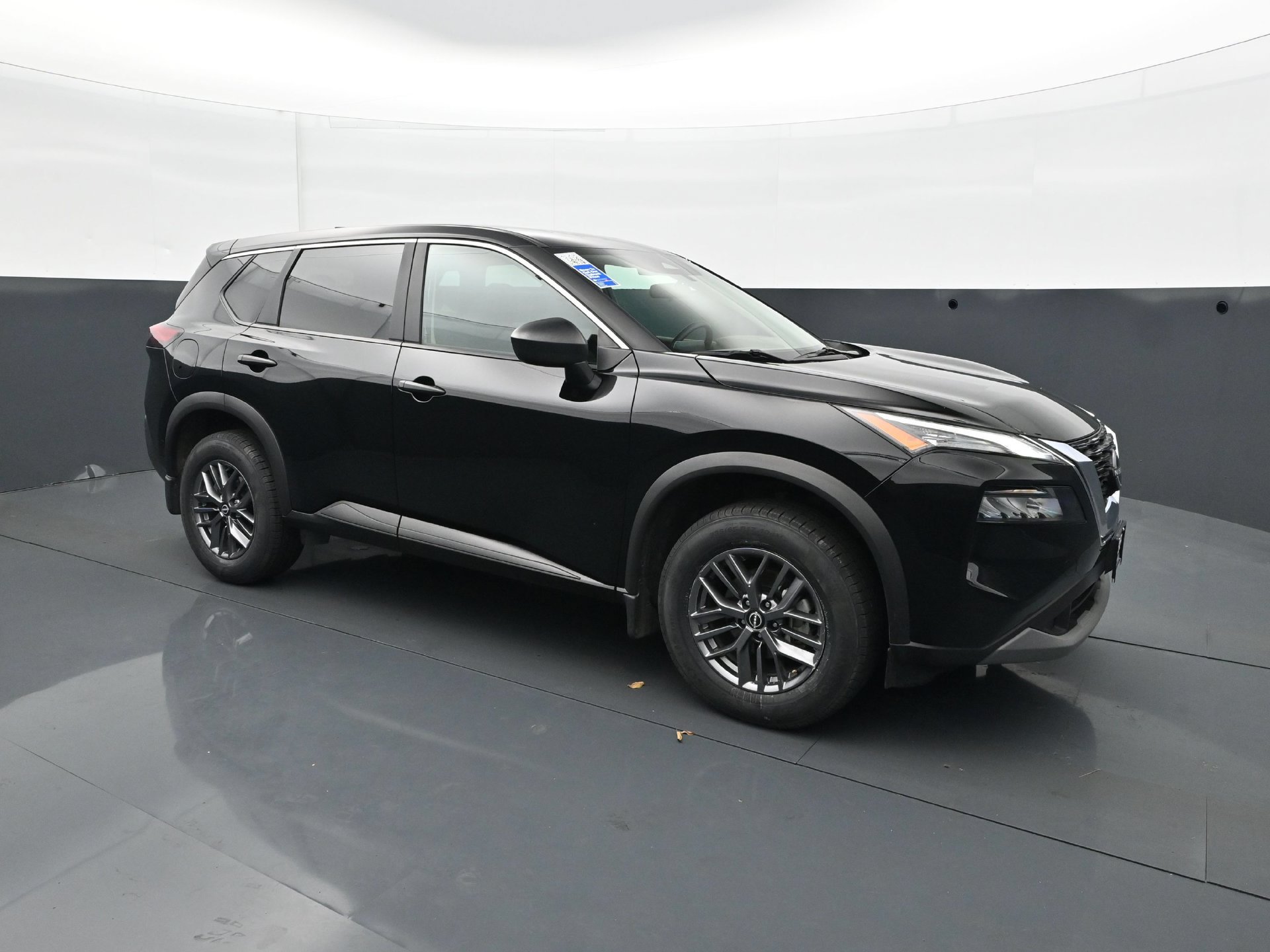 Used 2023 Nissan Rogue S AWD/4WD image 9