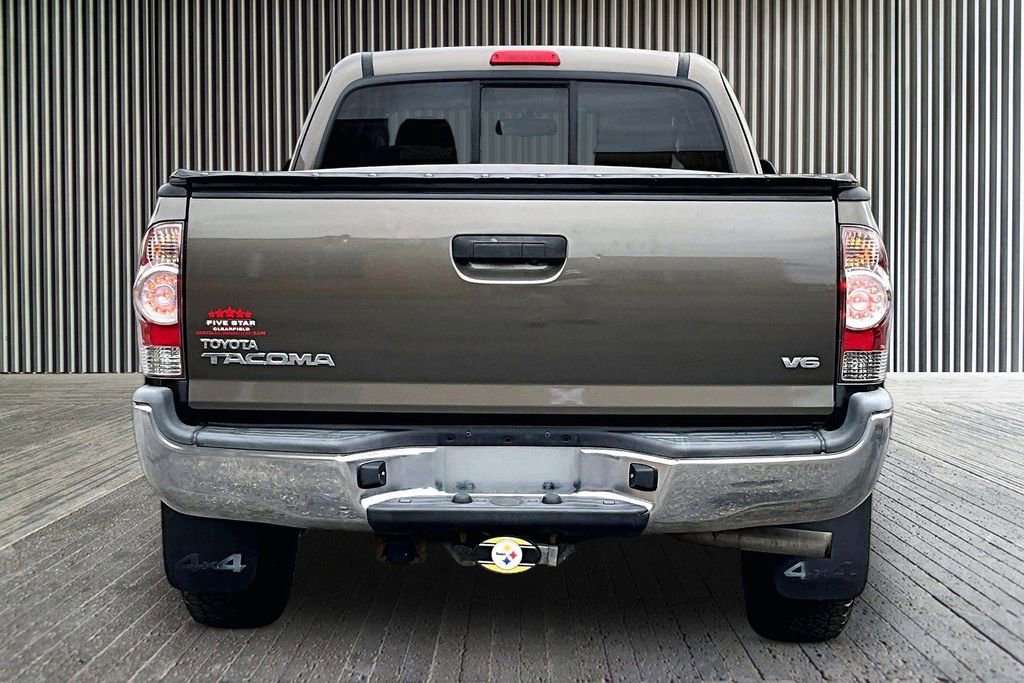 Used 2013 Toyota Tacoma 4x4 Access Cab V6 w/ TRD Off-Road Pkg image 4