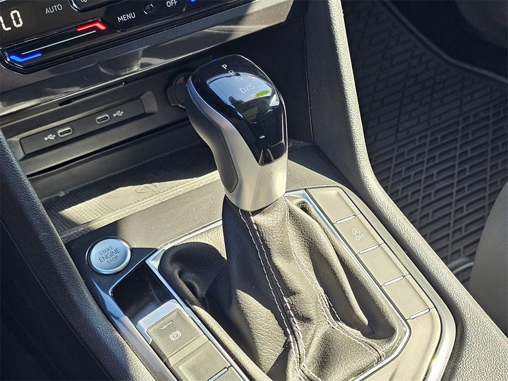 Used 2024 Volkswagen Tiguan SE w/ Panoramic Sunroof Package image 28
