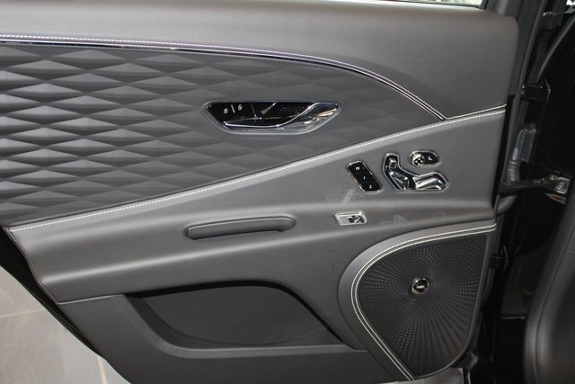 Used 2022 Bentley Flying Spur V8 image 21