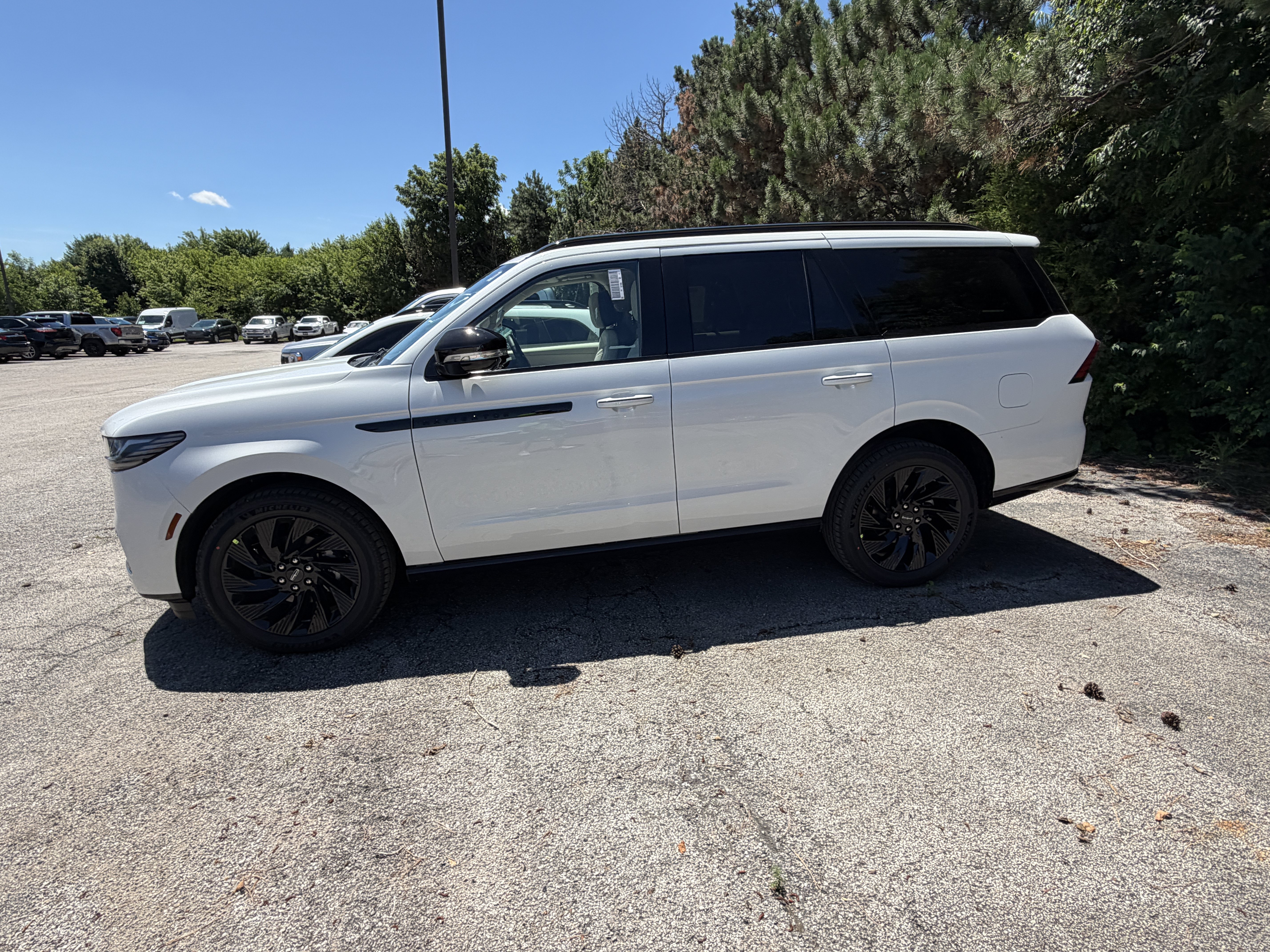 New 2027 Lincoln Navigator Reserve w/ Jet Appearance Package AWD/4WD image 6