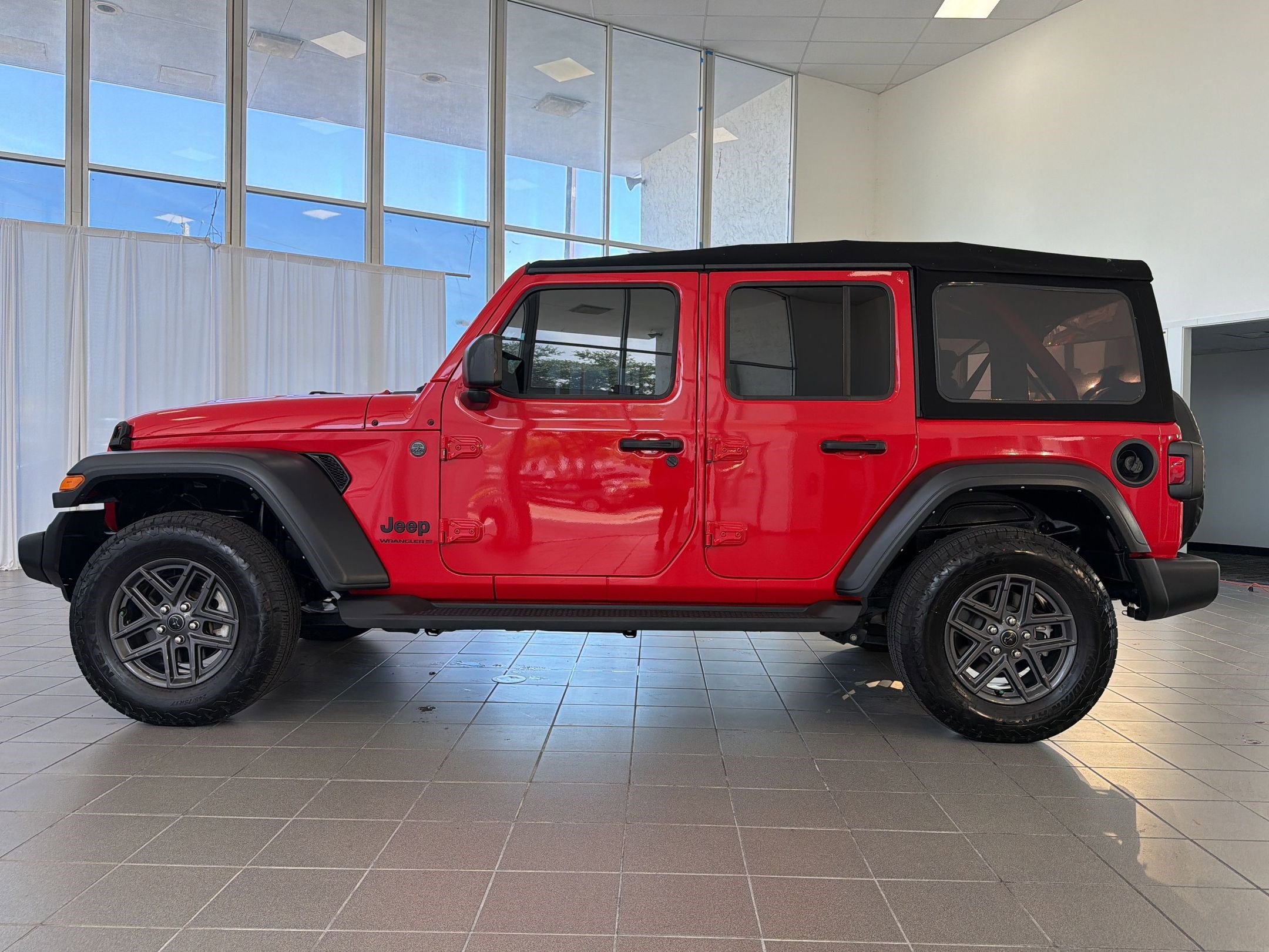 Used 2024 Jeep Wrangler Unlimited Sport AWD/4WD image 2