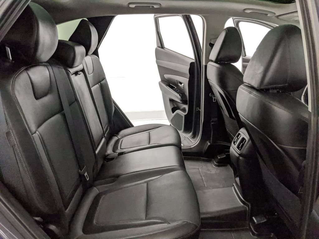Used 2025 Hyundai Tucson Limited FWD image 19