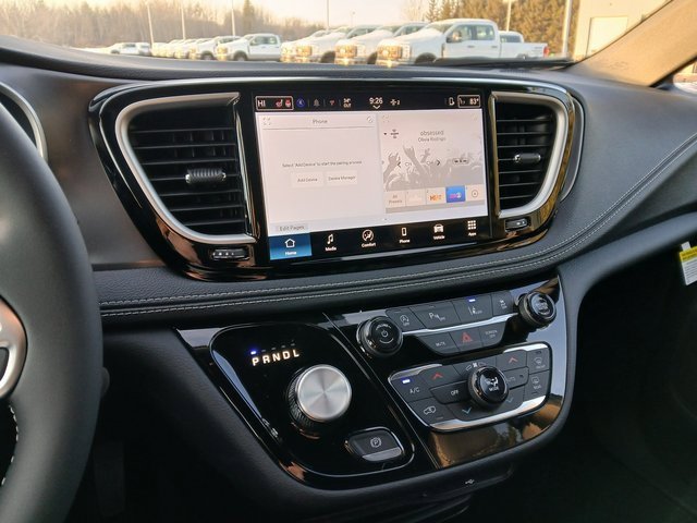 New 2026 Chrysler Pacifica Select image 16